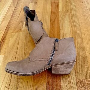 ✨ Eileen Fisher Taupe Suede Ankle Boots Italy Vero Cuoio 9